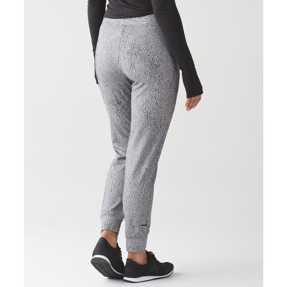 Lululemon Ready to Rulu Pant in Running Luon Spray Jacquard White Black Size 8 - Picture 3 of 12